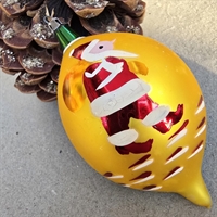 Halv-gul-blå-glas-julekugle-julemand-på-gul-side-dråbeformet-gammel-glas-juletræskugle-